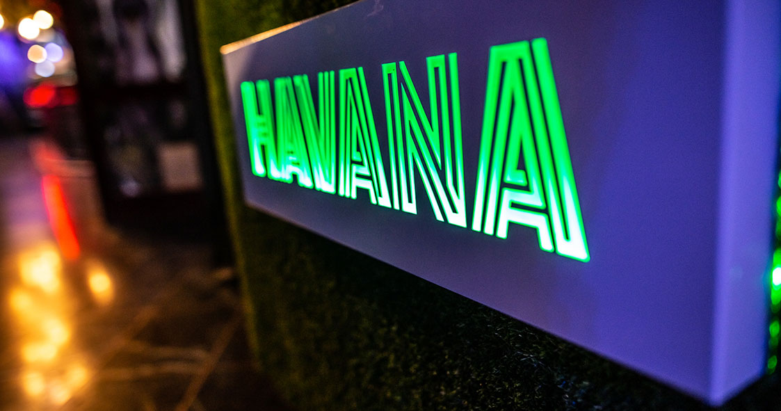 Discover the interior of Havana, the best place for drinks in Valencia.